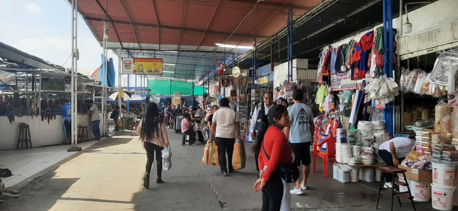 Dirigentes de los mercados Modelo, Diego Ferré y 9 de Octubre denuncian abandono de la infraestructura y rechazan subida de merced conductiva.