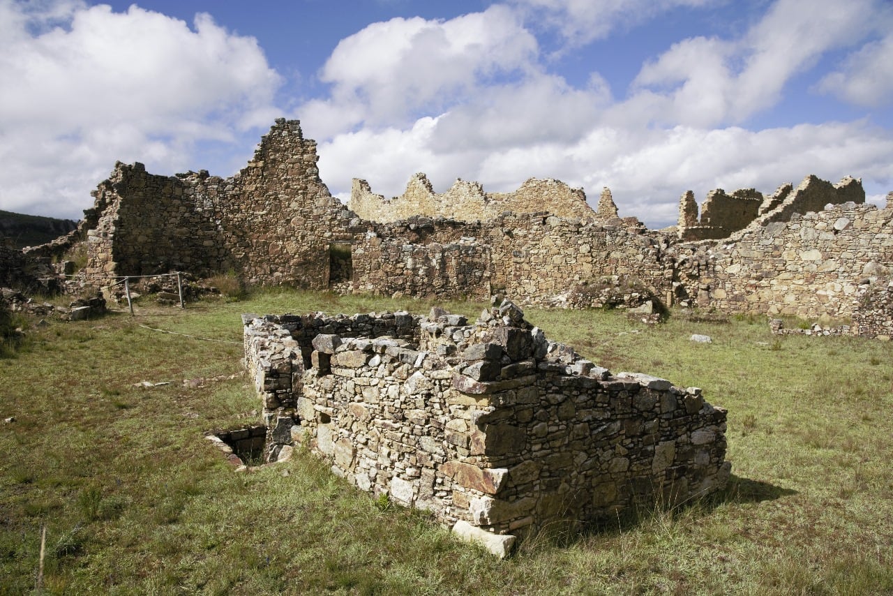 Llamas afectaron sector Cerro del Castillo; sin embargo, tras labores de limpieza y conservación, público podrá volver a visitarlo desde mañana.