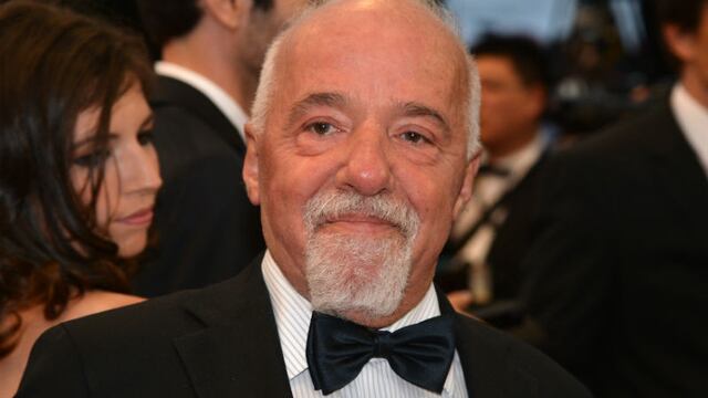 Paulo Coelho ofrece comprar "The Interview" y difundirla gratis en su blog
