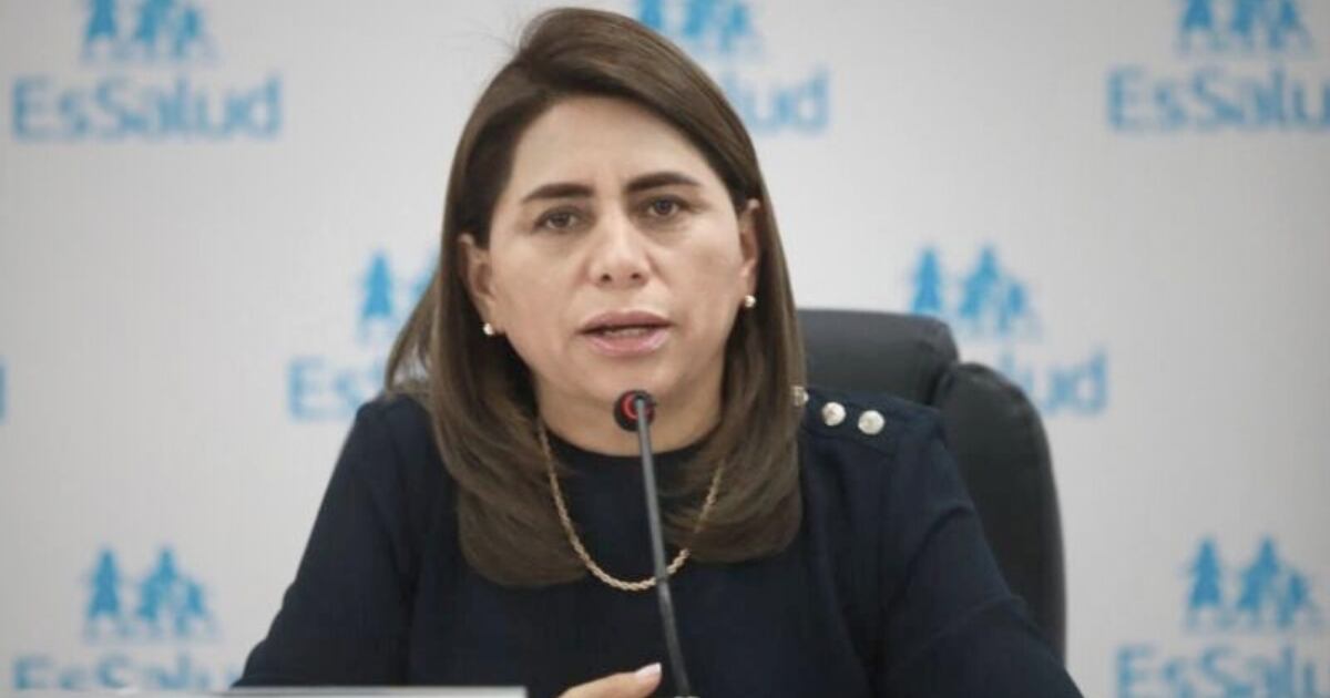 Rosa Gutiérrez fue nombrada como presidenta ejecutiva de EsSalud el 12 de julio. La resolución fue firmada por el ministro Varela y la presidenta Boluarte.
