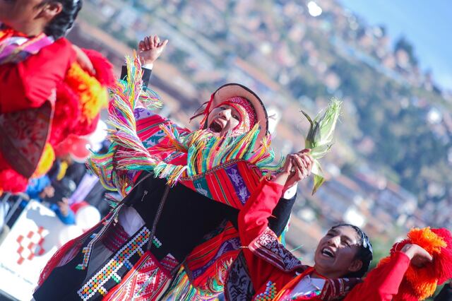 Fiestas del Cusco: Estudiantes de institutos superiores bailan en honor a la Ciudad Imperial (FOTOS)