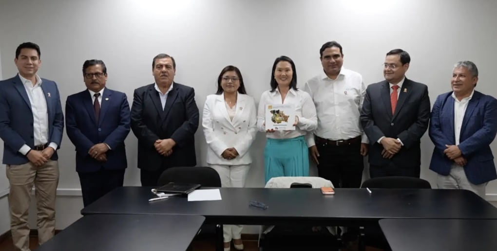 La reunión también permitió abordar proyectos de reconstrucción, obras prioritarias y otros temas que preocupan a las regiones de cara al próximo gobierno. FOTO: Oficina de la Presidenta Electa