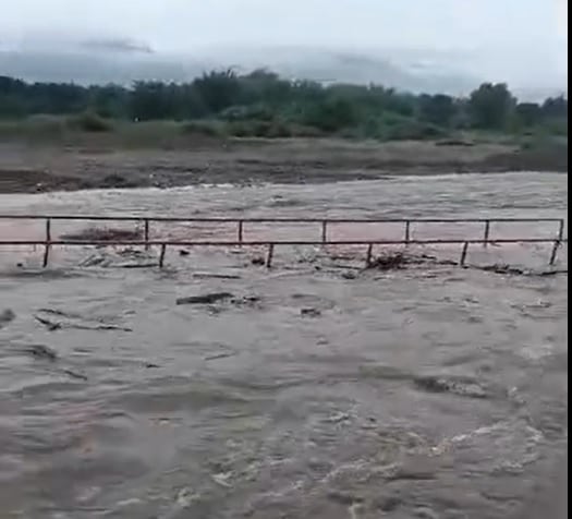 Río destruyó puente en la sierra de Piura