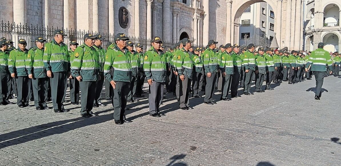 Agentes de la policía seguirán patrullando las calles. (Foto: GEC)