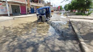 Lluvias: Transitada avenida luce llena de huecos y con agua en Sullana