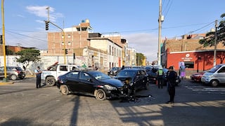 Choque de autos deja tres heridos en Trujillo