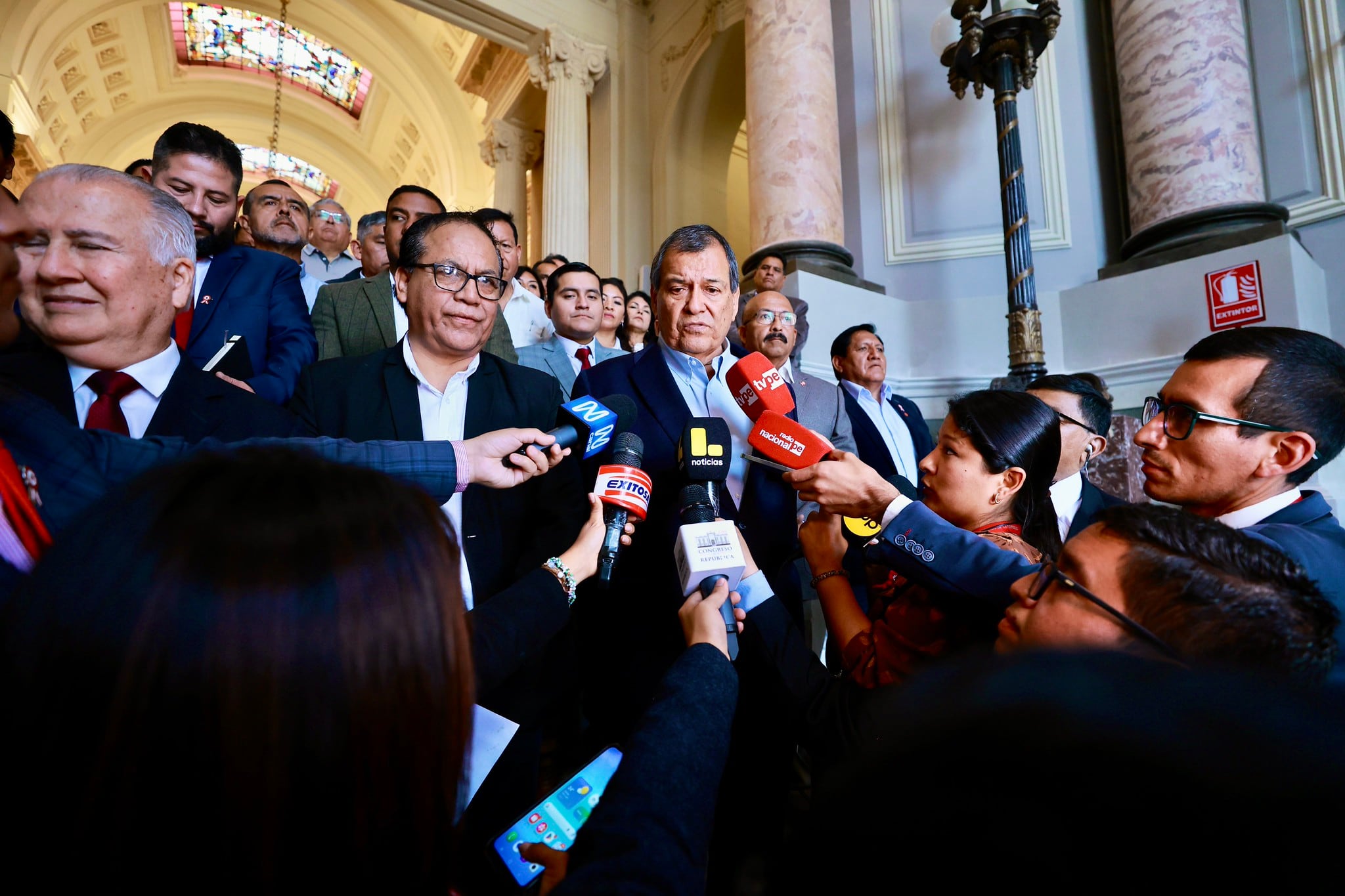 El excandidato presidencial sostuvo que la propuesta busca fortalecer el control político del Parlamento y preservar el equilibrio institucional frente al nuevo Ejecutivo. (Foto: Congreso)
