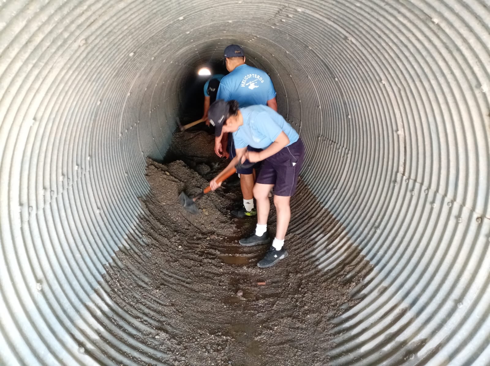 FAP brinda apoyo a familias afectadas por desborde de torrentera en Arequipa. Foto: FAP.