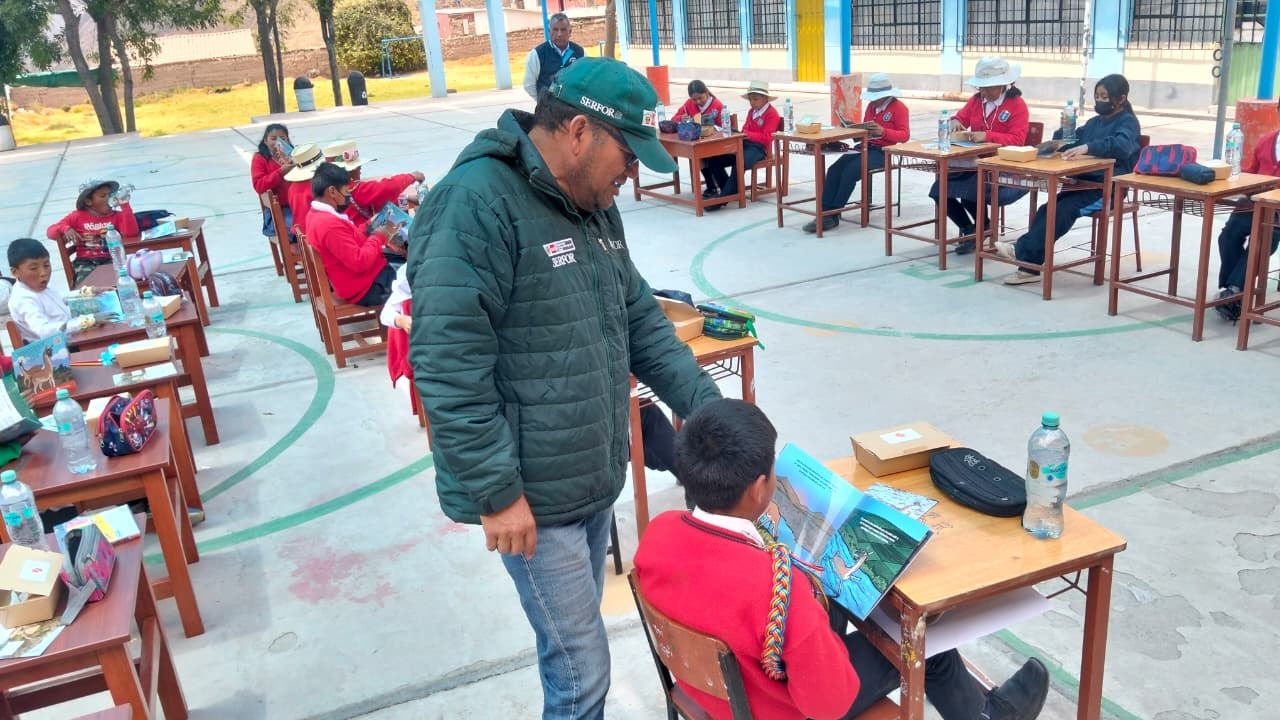 Arequipa: Concurso escolar enseña a niños de Huambo a proteger el guanaco