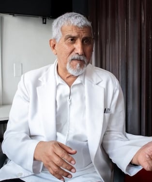 Víctor Velarde asegura que han colapsado los sistemas de EsSalud y el Minsa.