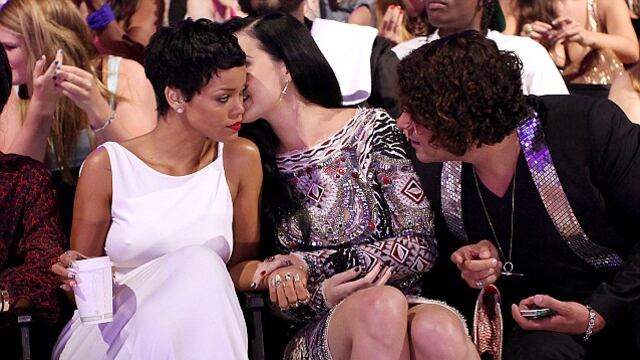 Fotos: Katy Perry 'mordisqueó' a Rihanna en los MTV Video Music Awards