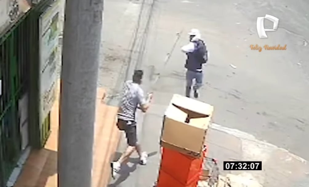 El dueño del negocio persiguió al delincuente con una barra de fierro tras un asalto, pero recibió varios disparos. El atacante aún no ha sido detenido. (Captura Panamericana)