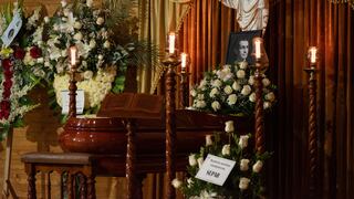 Restos mortales del escritor Sandro Bossio son velados en auditorio de la Municipalidad de Huancayo