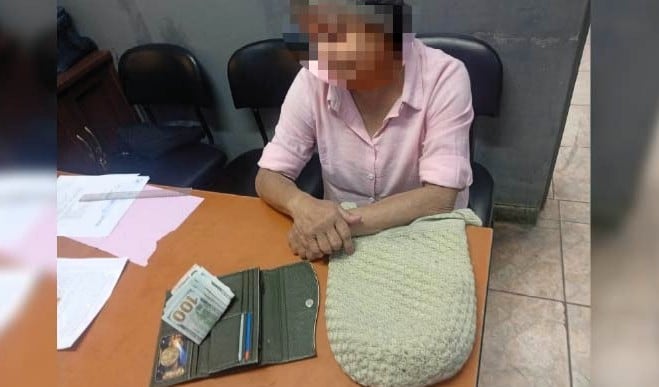Frustran ingreso de abogada que intentó ingresar mil dólares en efectivo al penal de Socabaya.