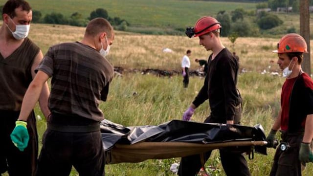 Ya se han recuperado 251 cadáveres del avión malasio siniestrado en Ucrania