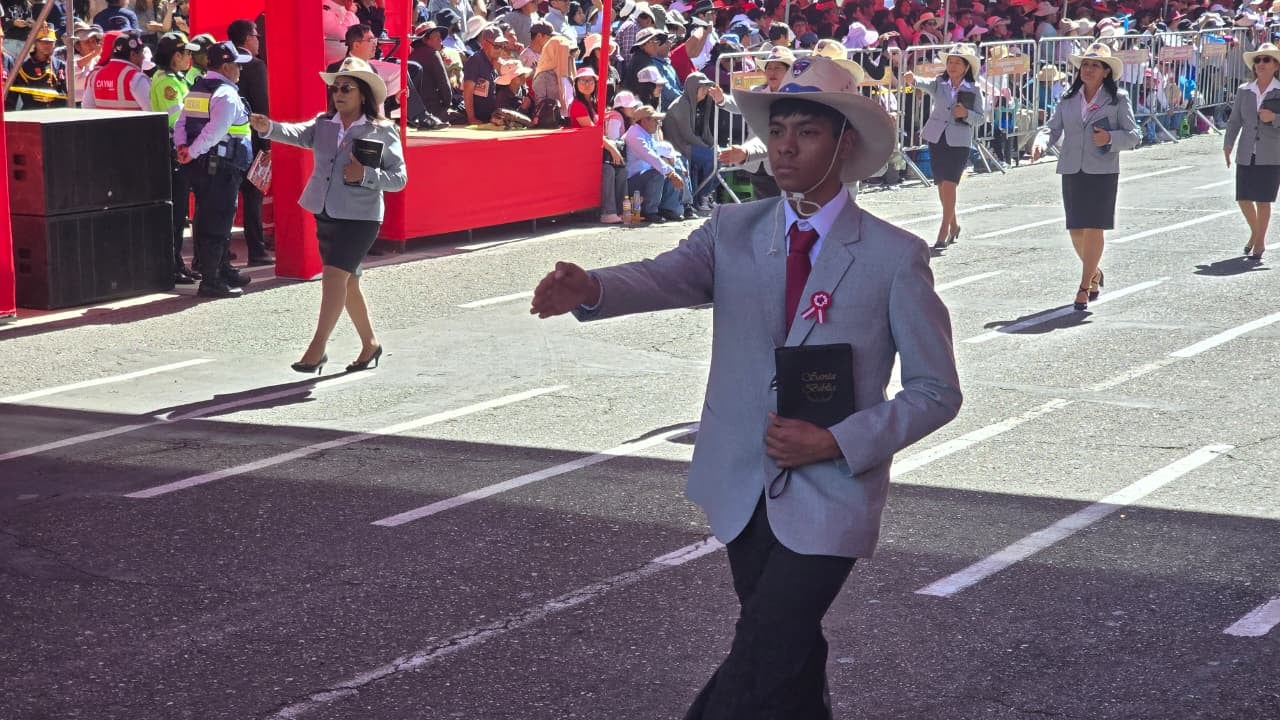 Desfile cívico escolar en Cayma (Arequipa) por el 205 Aniversario de la Independencia del Perú. (Foto: Yunsu Pariapaza/@photo.gec)