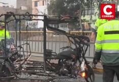 Comerciantes queman mototaxi usada por delincuentes en el Mercado de Frutas