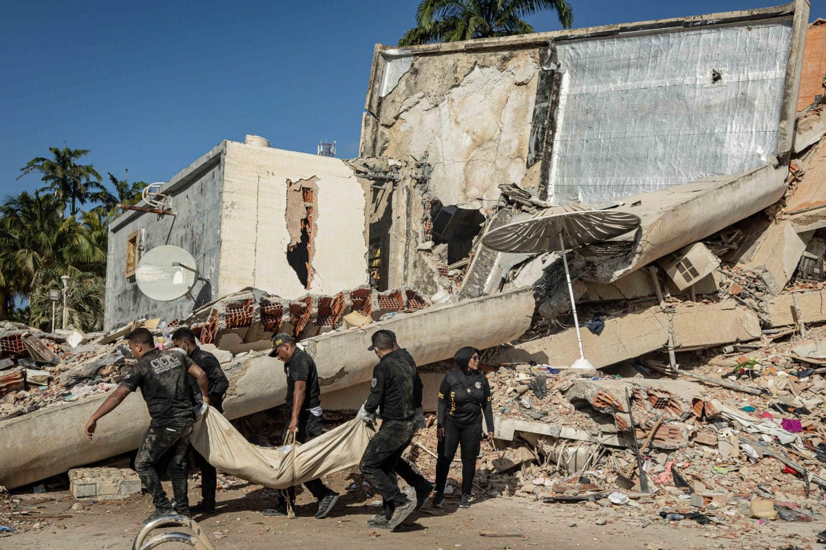 Rescatistas de distintos países trabajan contra el tiempo para localizar sobrevivientes entre los escombros. La Guaira figura entre las zonas más afectadas por los sismos registrados el pasado miércoles. (Foto: EFE/ Henry Chirinos)