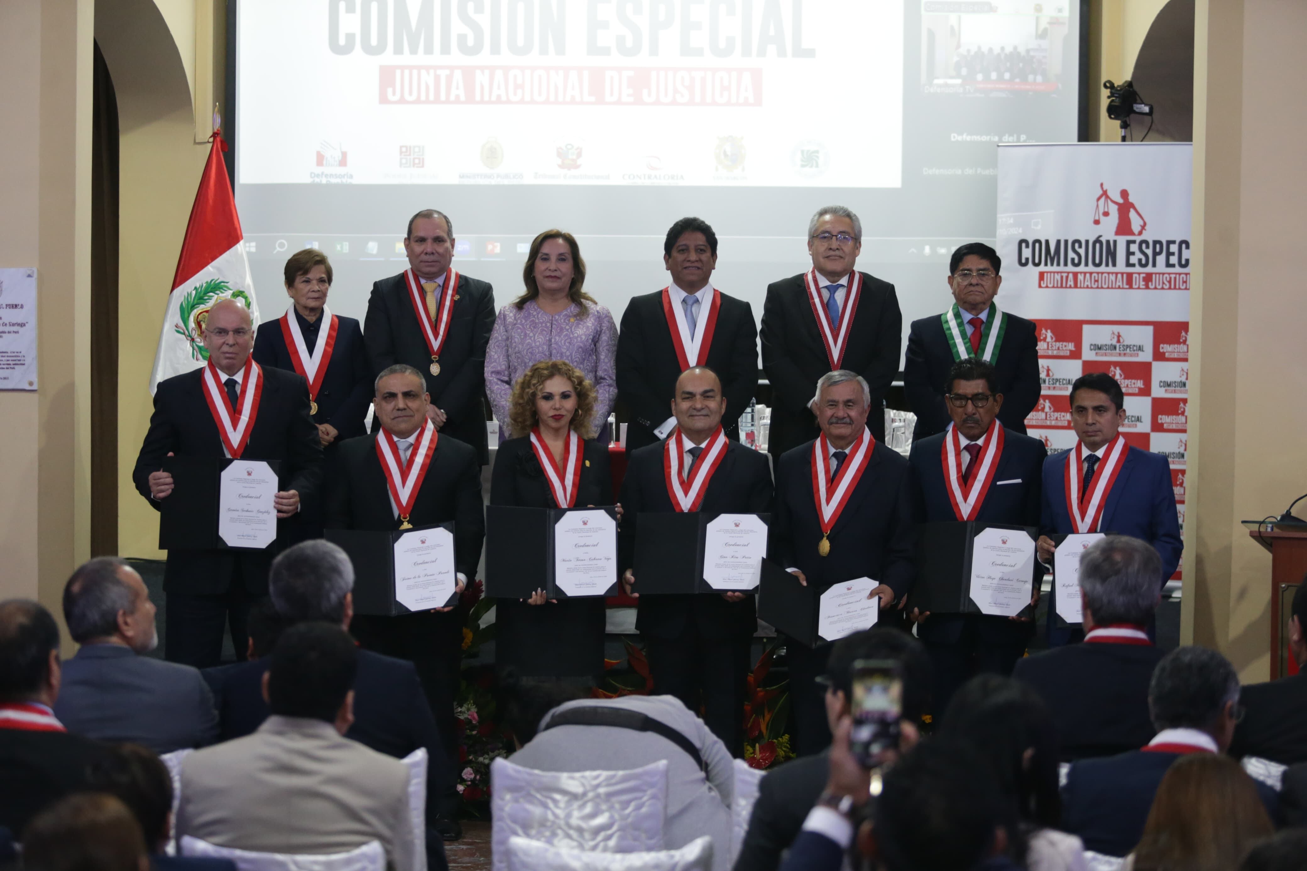 Siete abogados fueron seleccionados para reemplazar a la primera promoción de la JNJ, la institución encargada de nombrar, ratificar y sancionar a jueces y fiscales en el país.