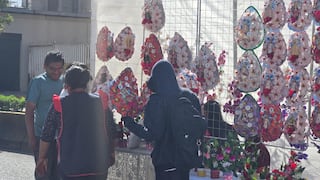 Día de la Madre en Arequipa: ramos y coronas para todos los bolsillos en el cementerio La Apacheta (VIDEO)