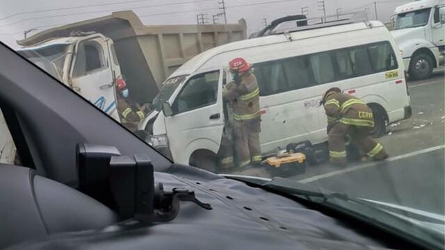 Choque entre volquete y combi deja seis heridos en el ingreso a Trujillo