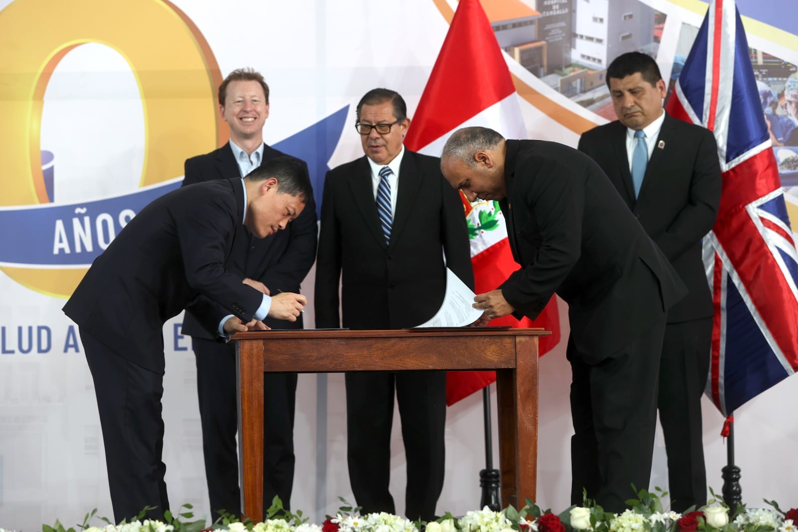 Firman contrato para hospital de Alta Complejidad de Piura