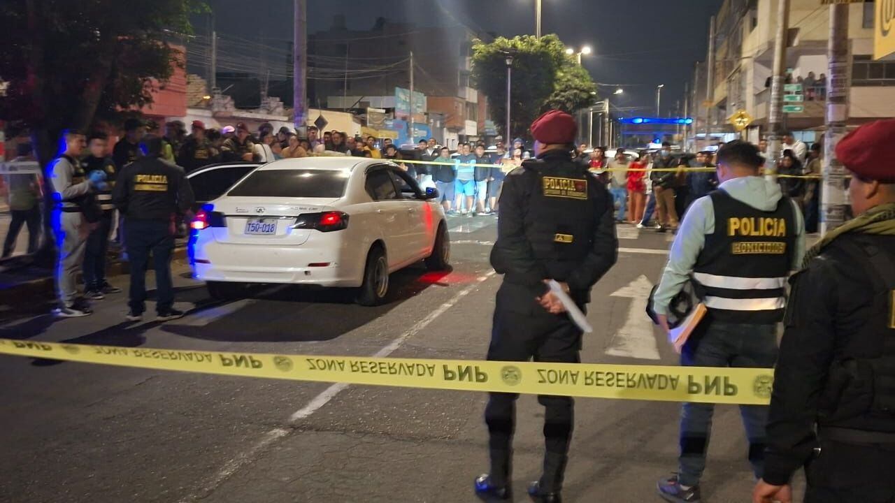 La víctima, identificada como Pedro Castro Méndez, se encontraba en su auto por la avenida La Marina cuando fue atacado por criminales.