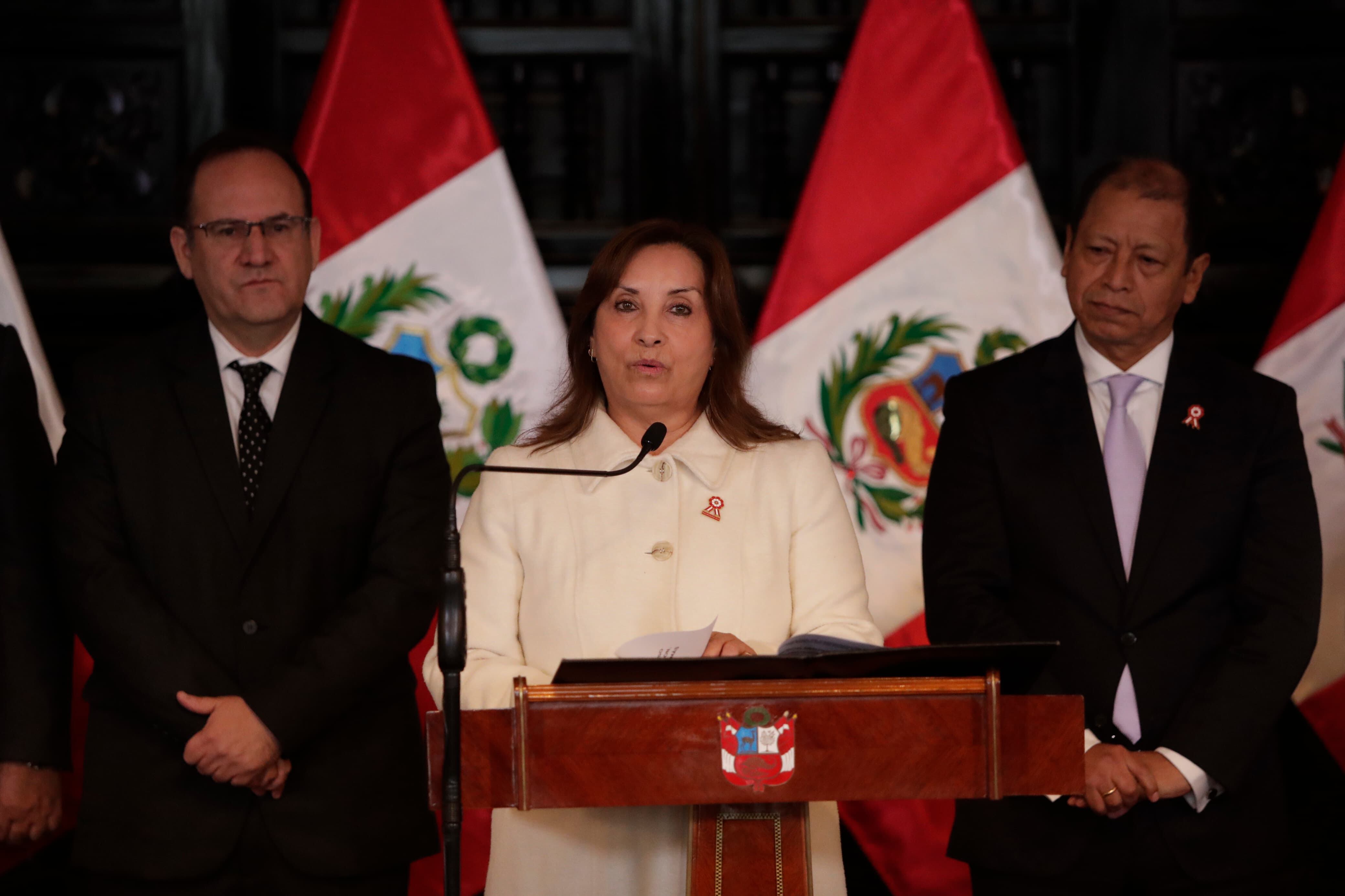 Dina Boluarte habló sobre sus gustos gastronómicos y deseos para el Perú en una entrevista para un canal chino, evitando abordar las polémicas y acciones concretas de su gobierno.. Foto: GEC