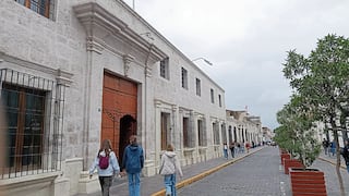 Arequipa: Fachada de Biblioteca Mario Vargas Llosa afectada