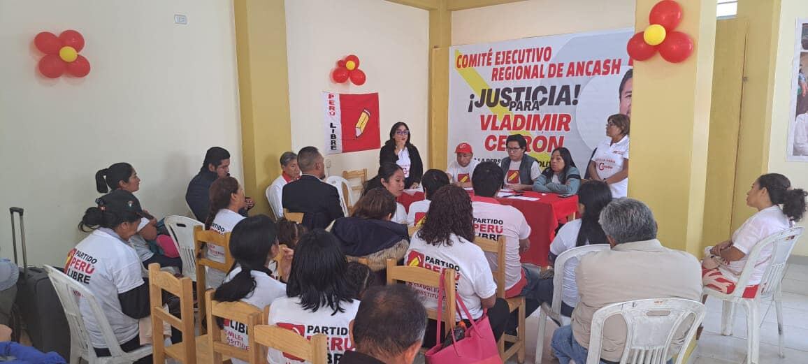 Kelly Portalatino es una de las congresistas que suele mostrar su apoyo a Vladimir Cerrón.