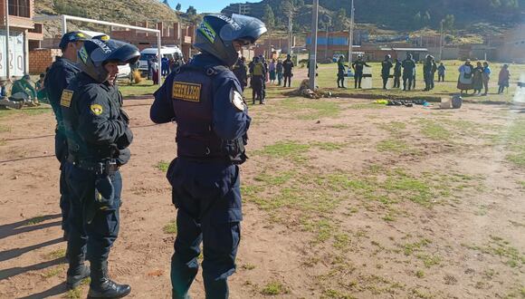 Los vecinos dijeron que a las 4 de la madrugada, aproximadamente, sorprendieron y atraparon al sujeto quien, junto a otros ladrones que huyeron, habría ingresado a una vivienda de donde robaron un balón de gas, panel solar y otros objetos.