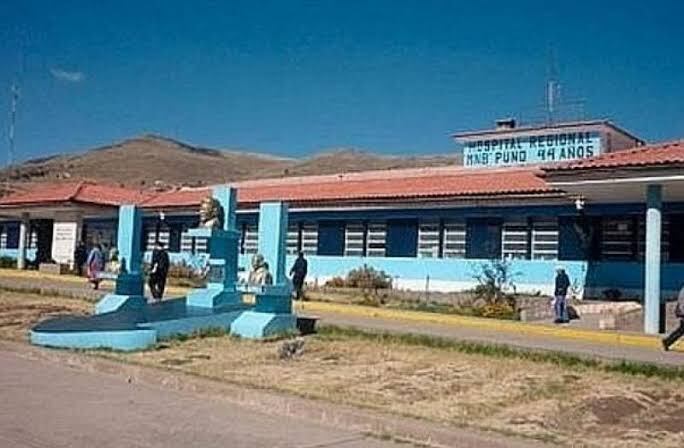 Luego de una evaluación exhaustiva y tras descartar complicaciones mayores, se optó por la extracción mediante colonoscopía, un procedimiento mínimamente invasivo.