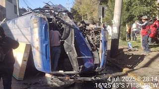 Tragedia en Arequipa: Una fallecida y varios heridos tras vuelco de bus del transporte público (VIDEO)
