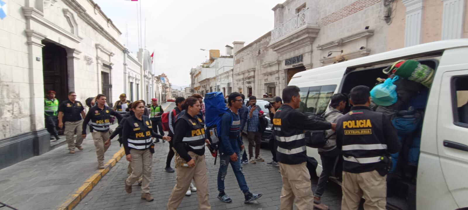 Fueron trasladados hasta el puesto fronterizo con Bolivia. (Foto: Difusión)