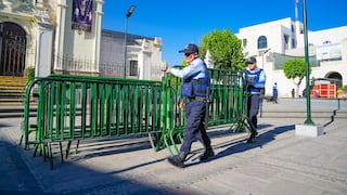 Arequipa: Vecinos y parroquia rechazan retiro de vallas en plaza España por inseguridad y daños a templo