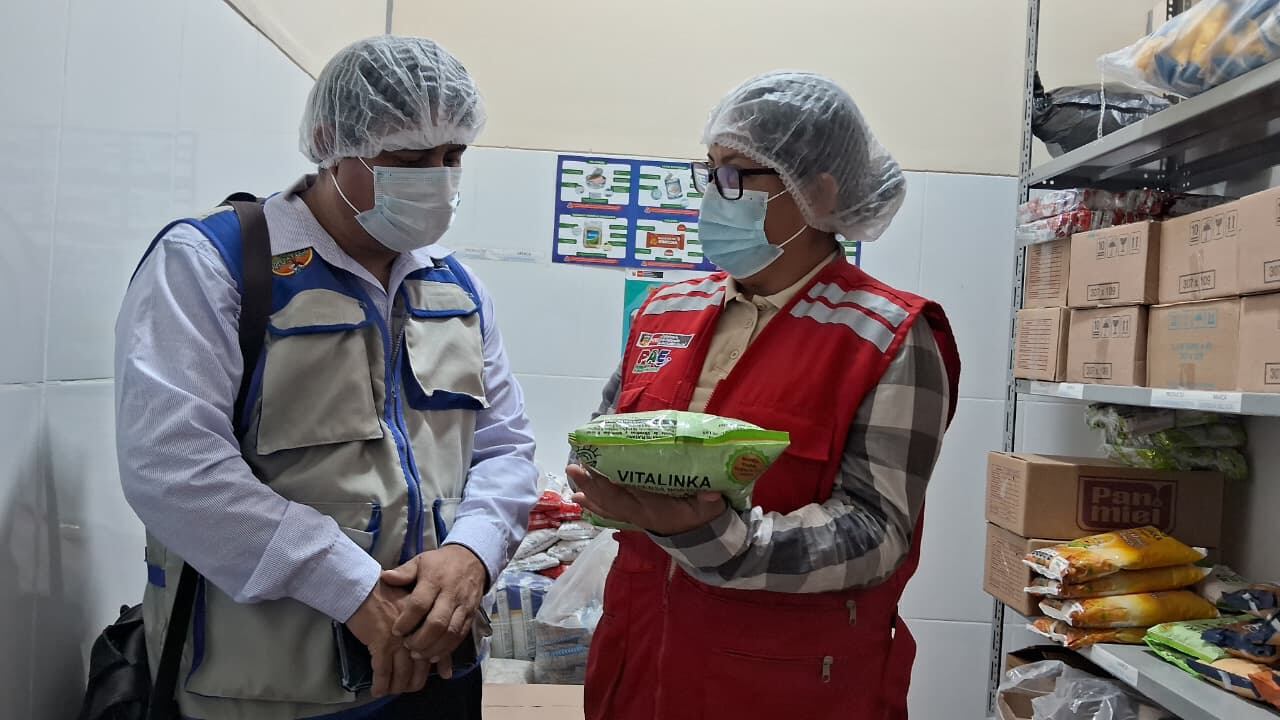 Supervisan alimentación en Piura.