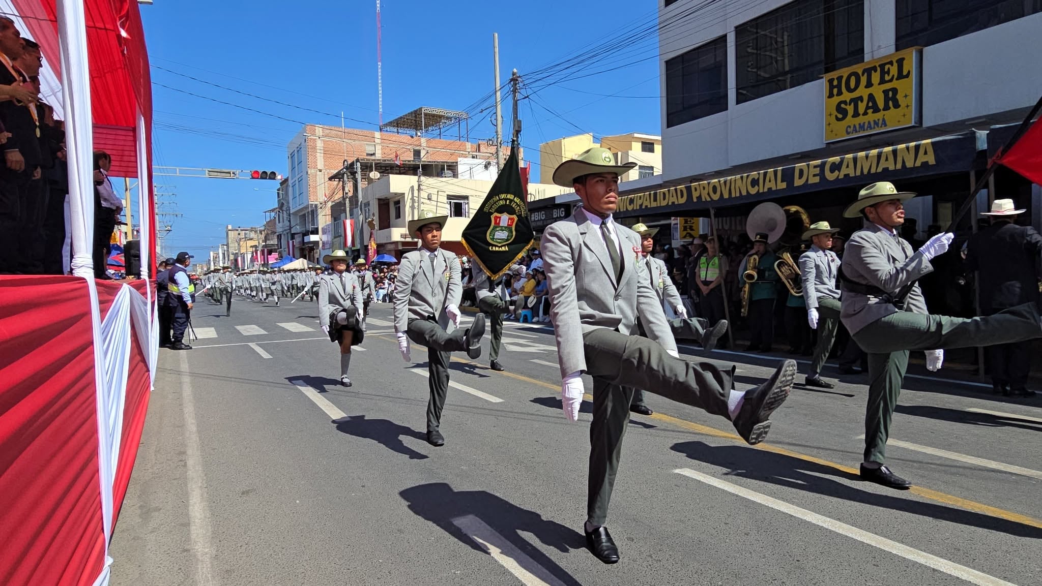 Estudiantes rinden homenaje al Perú con desfiles en las provincias de Arequipa (Foto: Camaná Go)