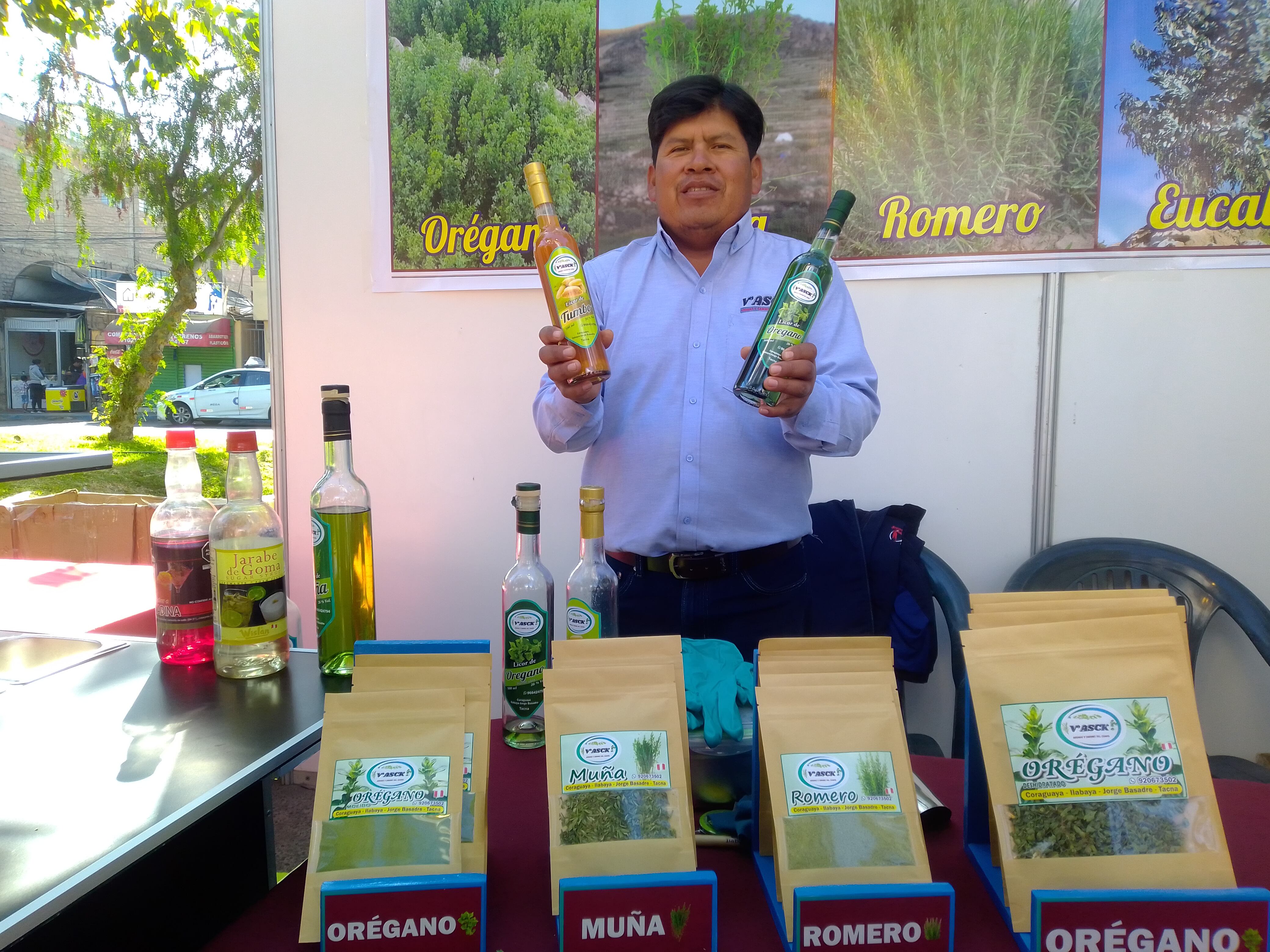 Hace casi un año incursionó en la fabricación de licores con el orégano que cultiva a 3,400 metros de altitud. (Foto: Correo)