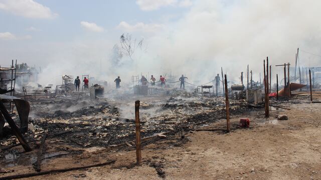 Ica: masivo incendio arrasó decenas de viviendas en Las Lomas de La Victoria