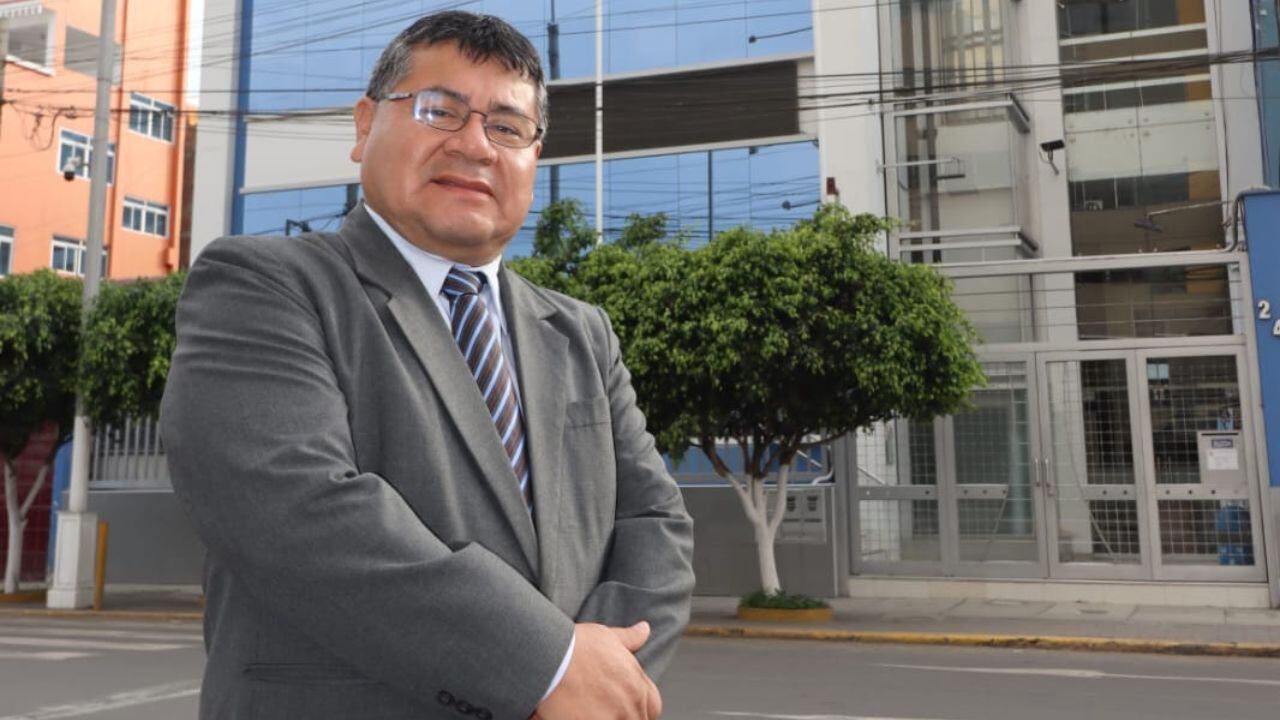 Candidato asegura que apunta a recuperar institucionalidad del colegio profesional. Invoca a la unidad.