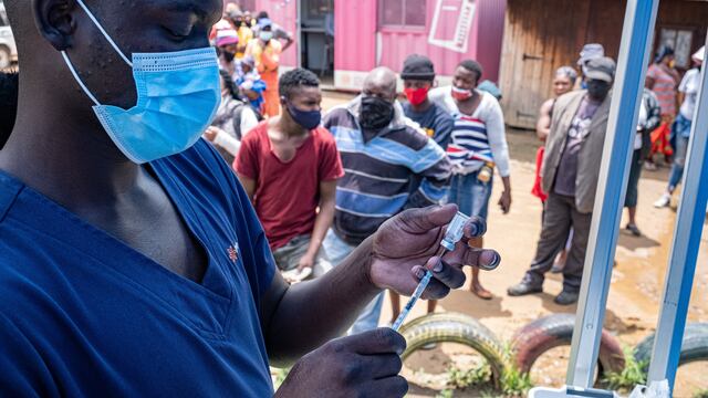 La OMS cree que África puede controlar la pandemia de COVID-19 en 2022