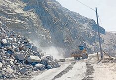 Arequipa: Tránsito crítico en Atico por deslizamiento de rocas