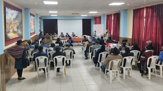 Alcaldes plantan a productores de camélidos sudamericanos en Huancavelica
