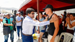 Gobernador de Arequipa prioriza ceremonia de anuncio de obra en Camaná, en medio de emergencia