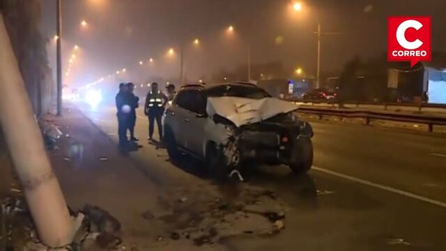 El Agustino: hombre pierde el control de su vehículo y colisiona contra poste de luz (VIDEO)