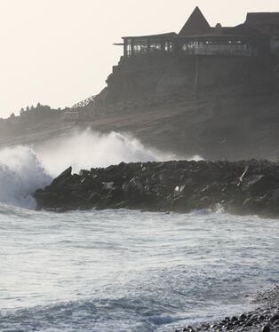 Autoridades recomendaron acatar medidas de seguridad ante oleajes anómalos. (Foto: Andina)