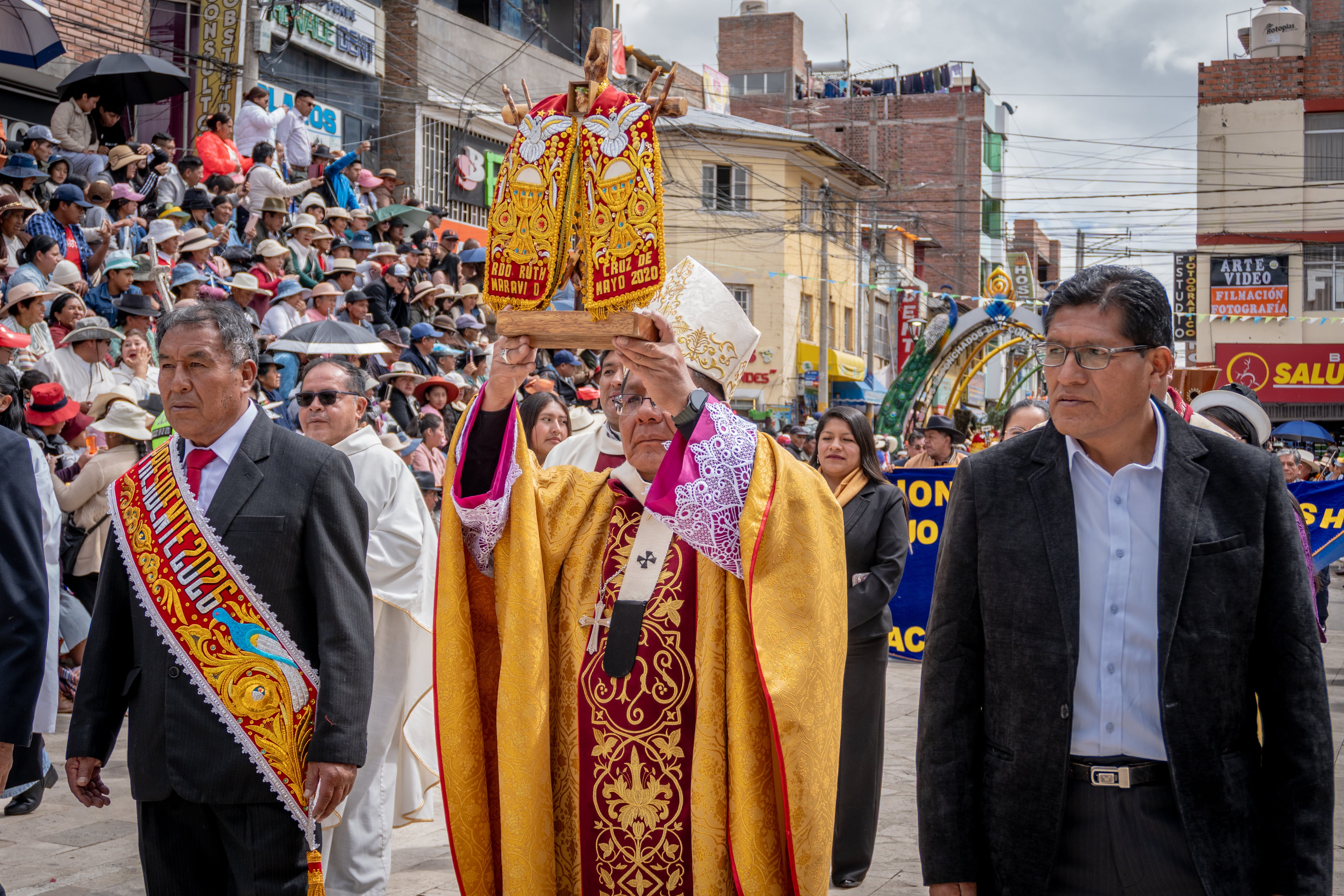 El arzobispo de Huancayo, el alcalde de Chupaca y el presidente de la Asociación de Shapish. (Foto: Lars Córdova)