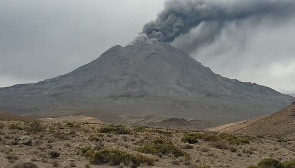 La erupción del volcán Ubinas también afecta a una parte de los pobladores del distrito San Juan de Tarucani en Arequipa