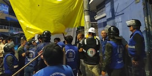 Municipalidad encontró conexiones clandestinas que podrían originar incendios. Además, estructuras obstruyen veredas.