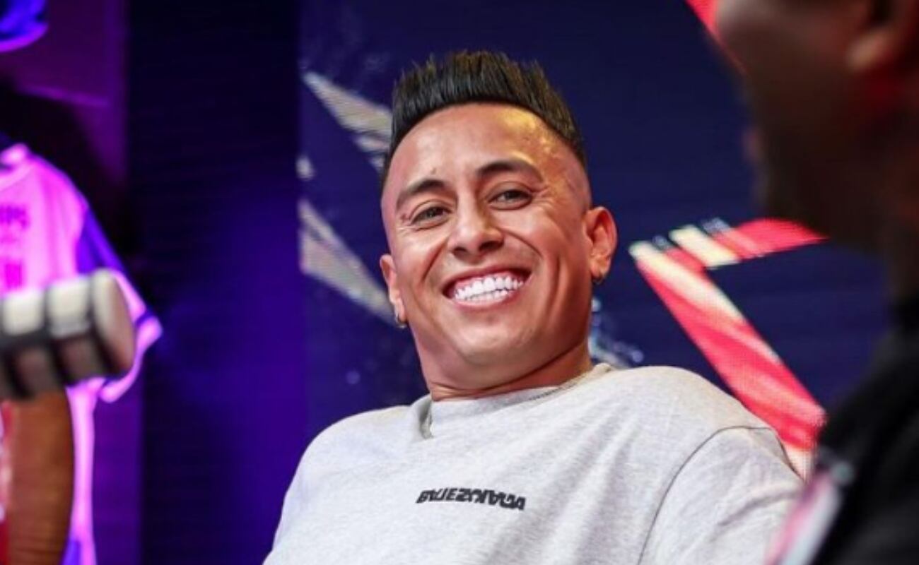 “Estoy con mi familia, por favor respeten un poco”, expresó Christian Cueva.